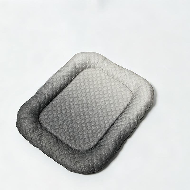 ❄️Cooling Gel Mat for Pets – No refrigeration needed, instant heat relief. Breathable, non‑toxic. Helps pets sleep cool all summer!