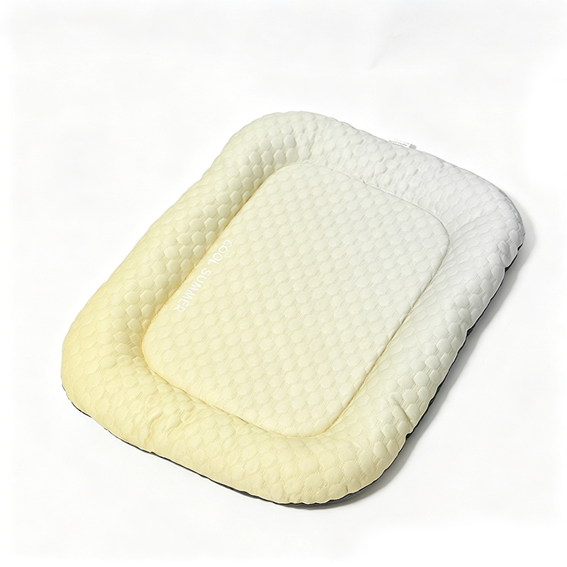❄️Cooling Gel Mat for Pets – No refrigeration needed, instant heat relief. Breathable, non‑toxic. Helps pets sleep cool all summer!